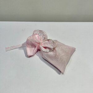 ΜΑΡΤΥΡΙΚΑ ΚΟΡΙΤΣΙ ΜΕ ΑΣΗΜΙ ΣΤΑΥΡΟ