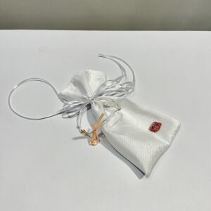 ΜΑΡΤΥΡΙΚΑ ΚΟΡΙΤΣΙ ΜΕ ΧΡΥΣΟ ΣΤΑΥΡΟ